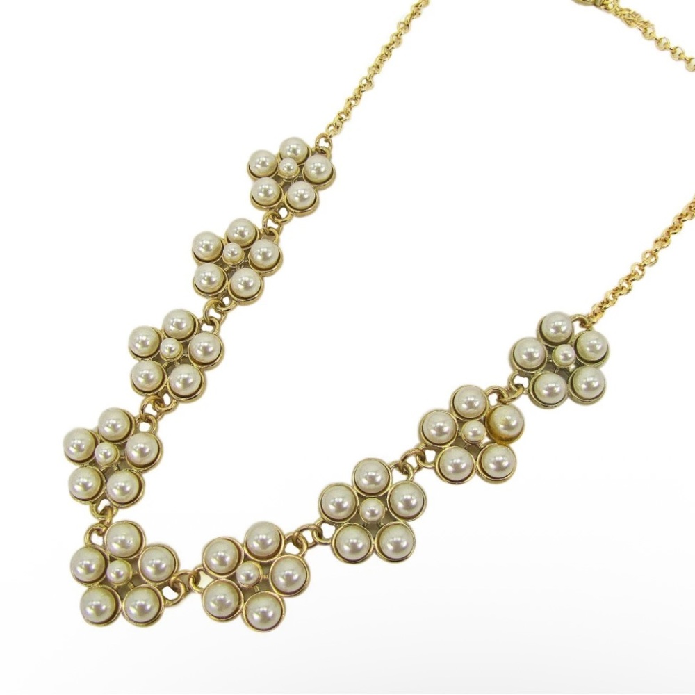 Elegant pearl flower station necklace with white pearls in gold settings